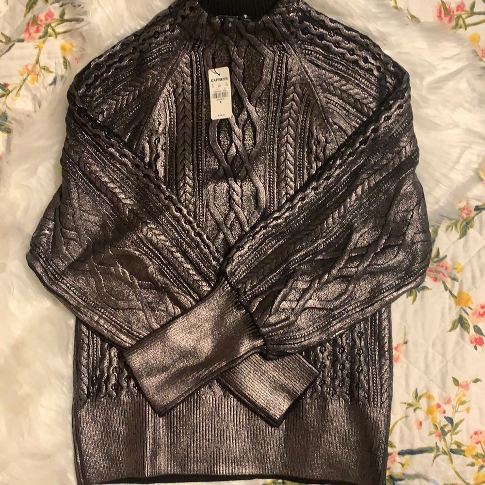 Balloon sleeve, cable knit sweater, metallic.